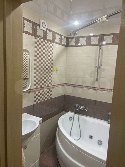 2-к. квартира, 74 м², 1/8 эт.