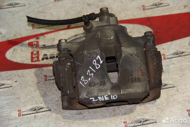 Суппорт перед лево c Toyota Wish ANE10G 1AZ-FSE