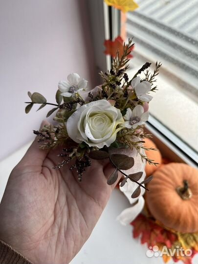 Бутоньерка с браслетам осенние на свадьбу