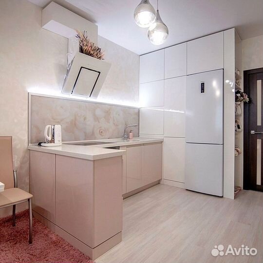 Угловой кухонный гарнитур современный