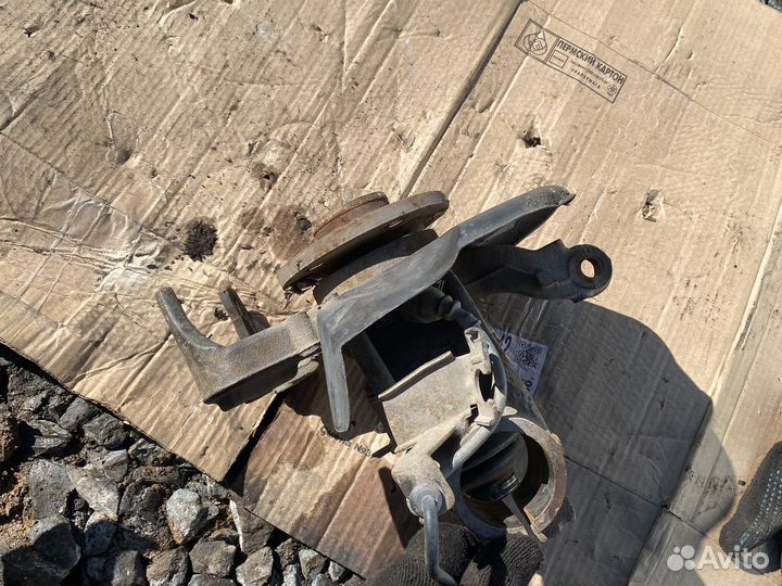 Поворотный кулак правый skoda fabia