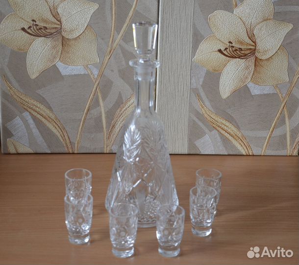 Графин с рюмками