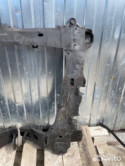 Подрамник балка моторная Renault Symbol / симбол