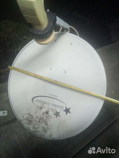 Спутниковая тарелка с держателем