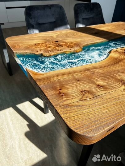 Стол из слэба карагача с морской волной