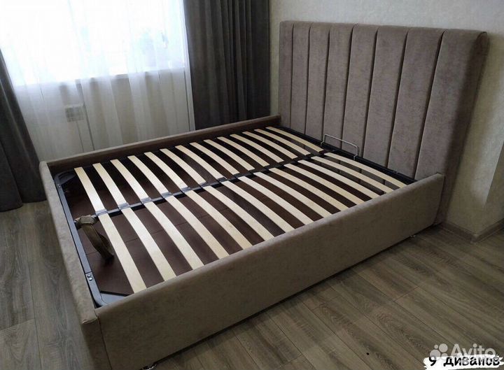 Кровать интерьерная Орматек, Корона и матрас