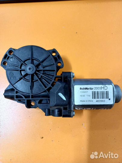 Моторчик стеклоподьемника передний правый Elantra