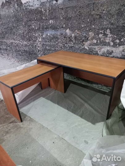 Стол офисный