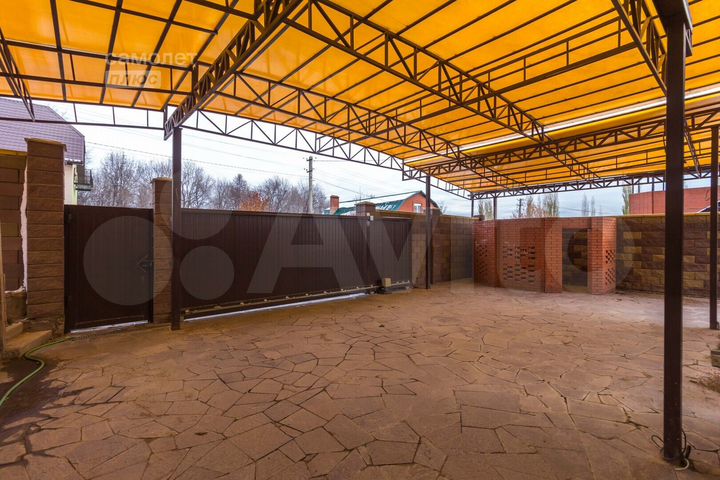 Дом 520 м² на участке 10,2 сот.