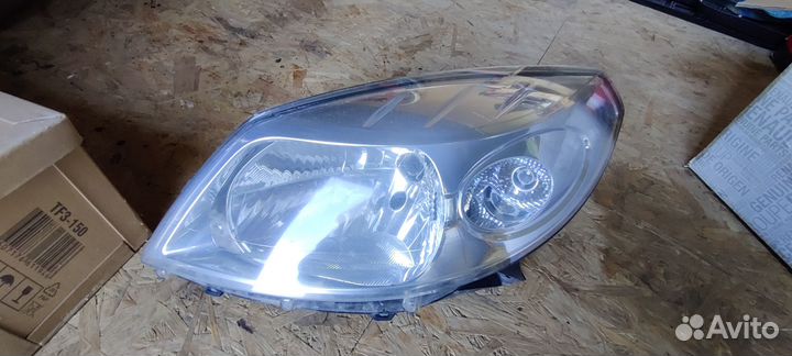 Фара левая renault sandero 1