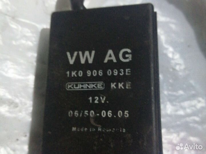 Реле топливного насоса Volkswagen Passat B6