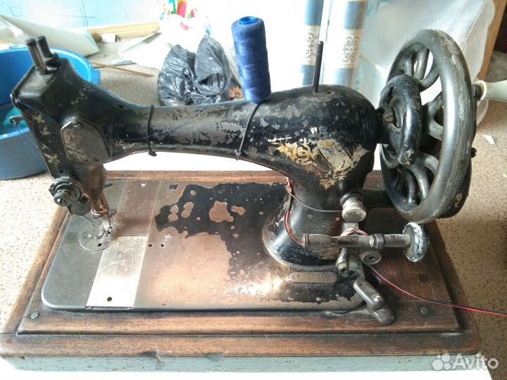 Швейная машинка zinger