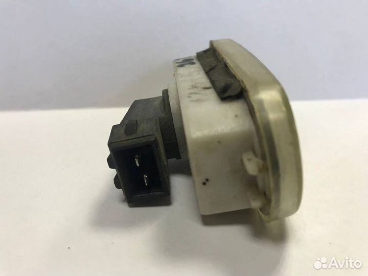 Указатель поворота на крыло белый