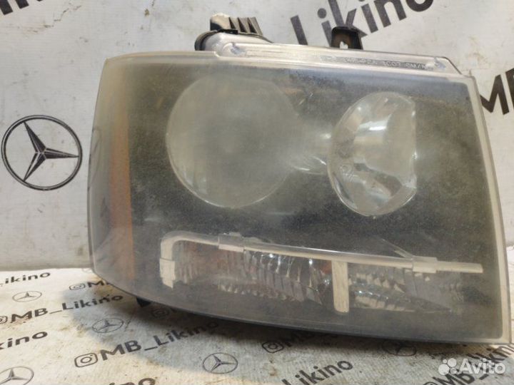 Фара галогеновая правая Chevrolet Tahoe GMT900