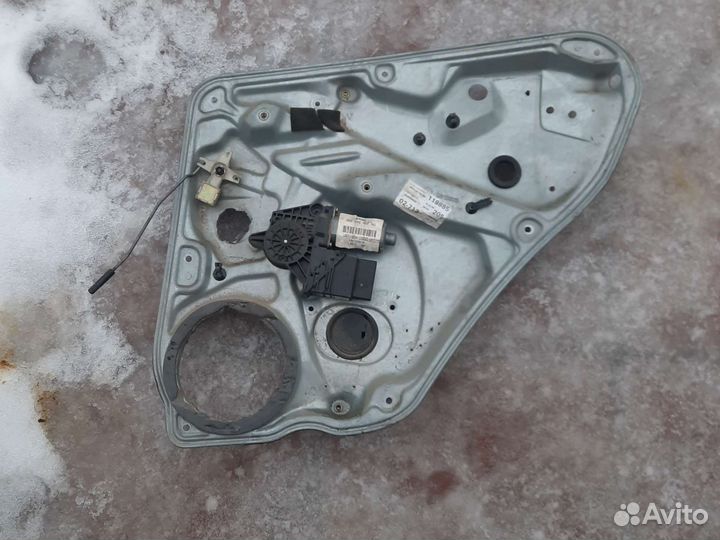 Volkswagen Passat в5 стеклоподъёмник задний правый