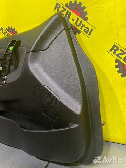 Обшивка двери передняя левая Kia Ceed Jd хэтчбек