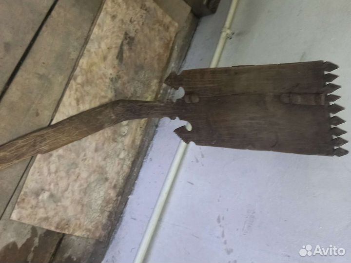 Старинная ручная цельная прялка