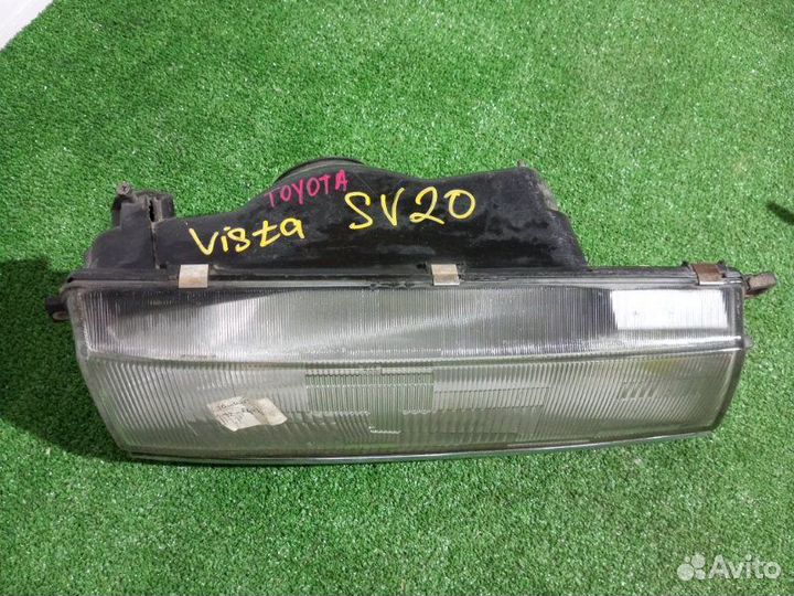 Фара галогеновая правая Toyota Vista SV20