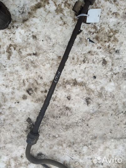 Передний поперечный стабилизатор Пежо 307