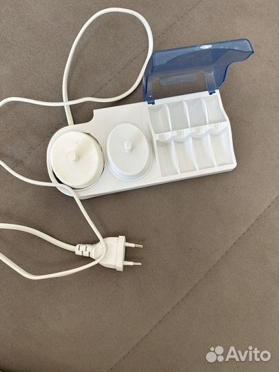 Кейс и зарядное устройство для зубной щетки OralB