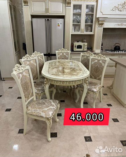 Стол и стулья новые