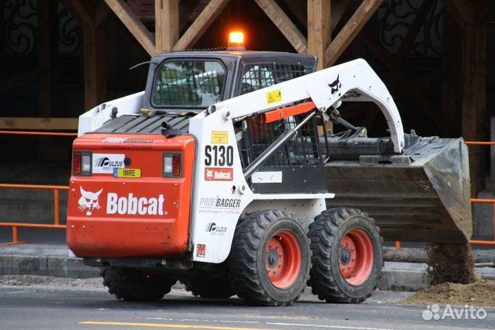 Стекло лобовое с отверстиями для Bobcat S330