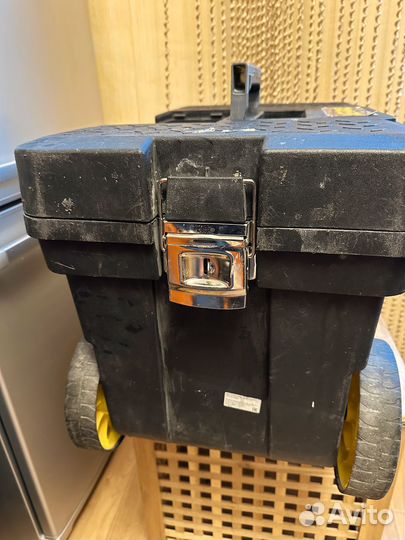 Ящик для инструмента на колесах Stanley