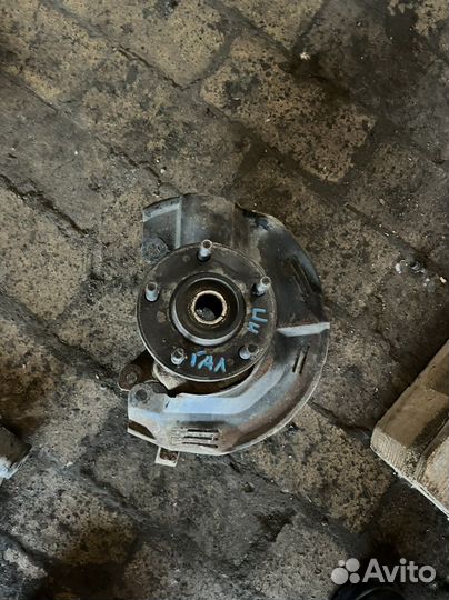 Кулак передний со ступицей mitsubishi galant 8