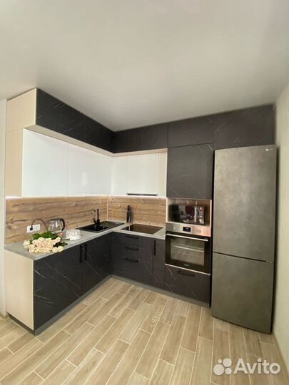 Кухня на заказ с доводчиками