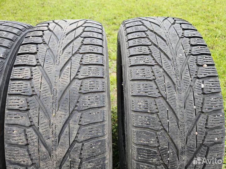 Nokian Tyres Hakkapeliitta R2 SUV 215/65 R17 103R