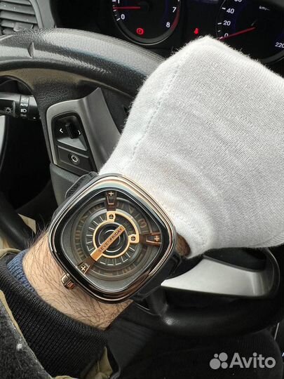 Часы sevenfriday Industrial