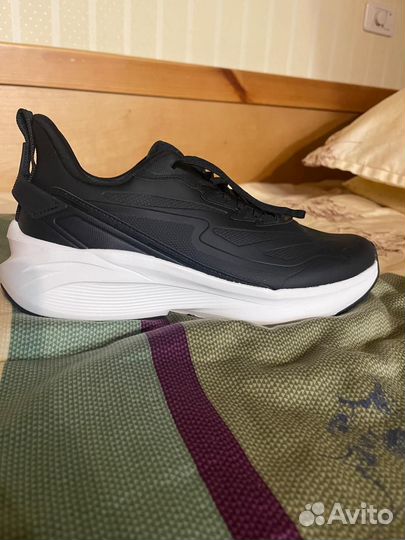 Продам мужские кроссовки anta новые 43р