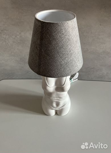 Лампа настольная с абажуром