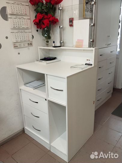 Стойка ресепшн