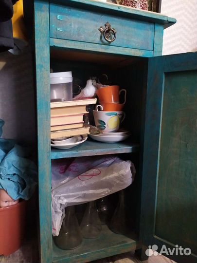 Старая тумбочка