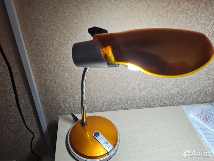 Лампа настольная