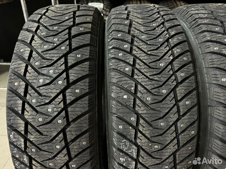 Yokohama IceGuard Stud IG65 215/50 R17 124