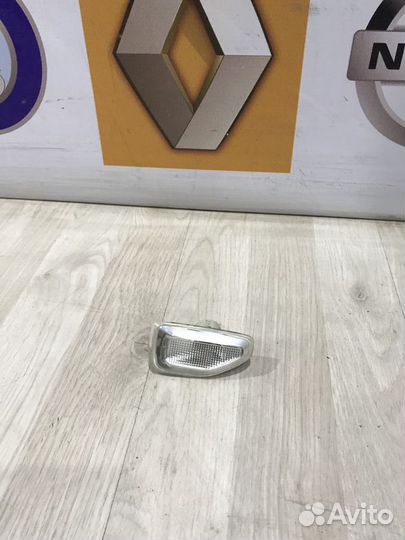 Повторитель поворотника в Крыло в Зеркало Renault