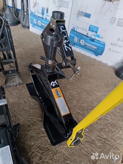 Домкрат механический винтовой на 2т