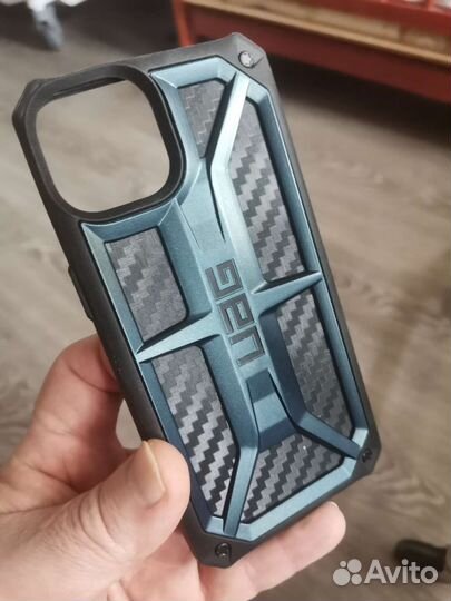 Чехол на iPhone 13 UAG