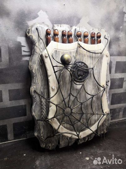 Щит с шампурами