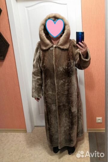 Мутоновая длинная шуба с капюшоном