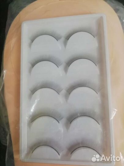 Манекен для наращивания ресниц с ресницами