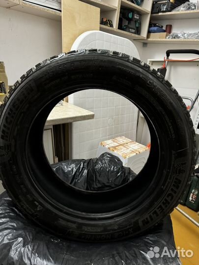 Michelin X-Ice North 4 215/55 R17