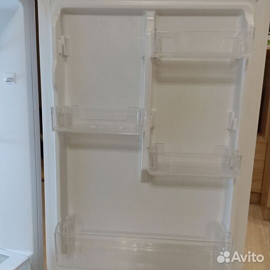 Холодильник Dexp NF240D