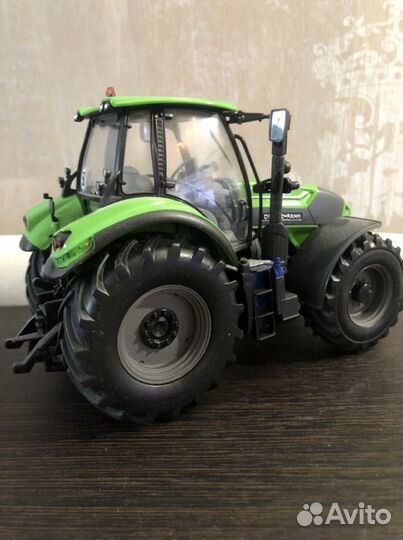 Подарок к Новому году модель трактора deutz-fahr
