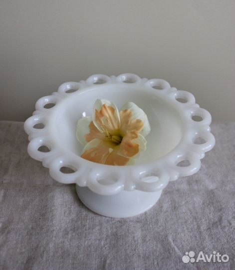 Конфетница-креманка молочное стекло. Винтаж
