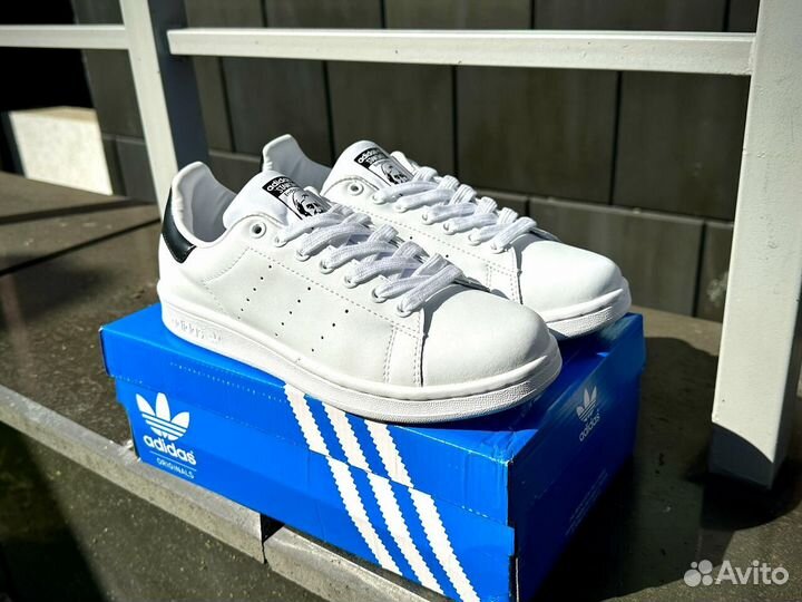 Лаконичные кроссовки Adidas Stan Smith 43 размер