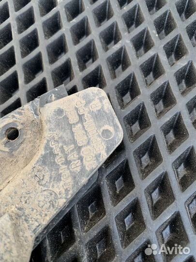 Задние брызговики VW Passat B6