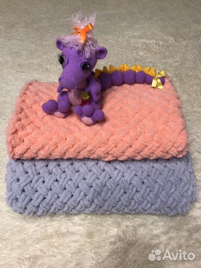 Дракончик на пледе